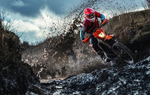 世界杯比赛预测-哥伦比亚焦点战在即，冠军争夺或将重塑赛事格局